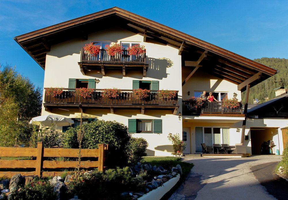 Alpenlandhaus Menardi ゼーフェルト・イン・チロル エクステリア 写真