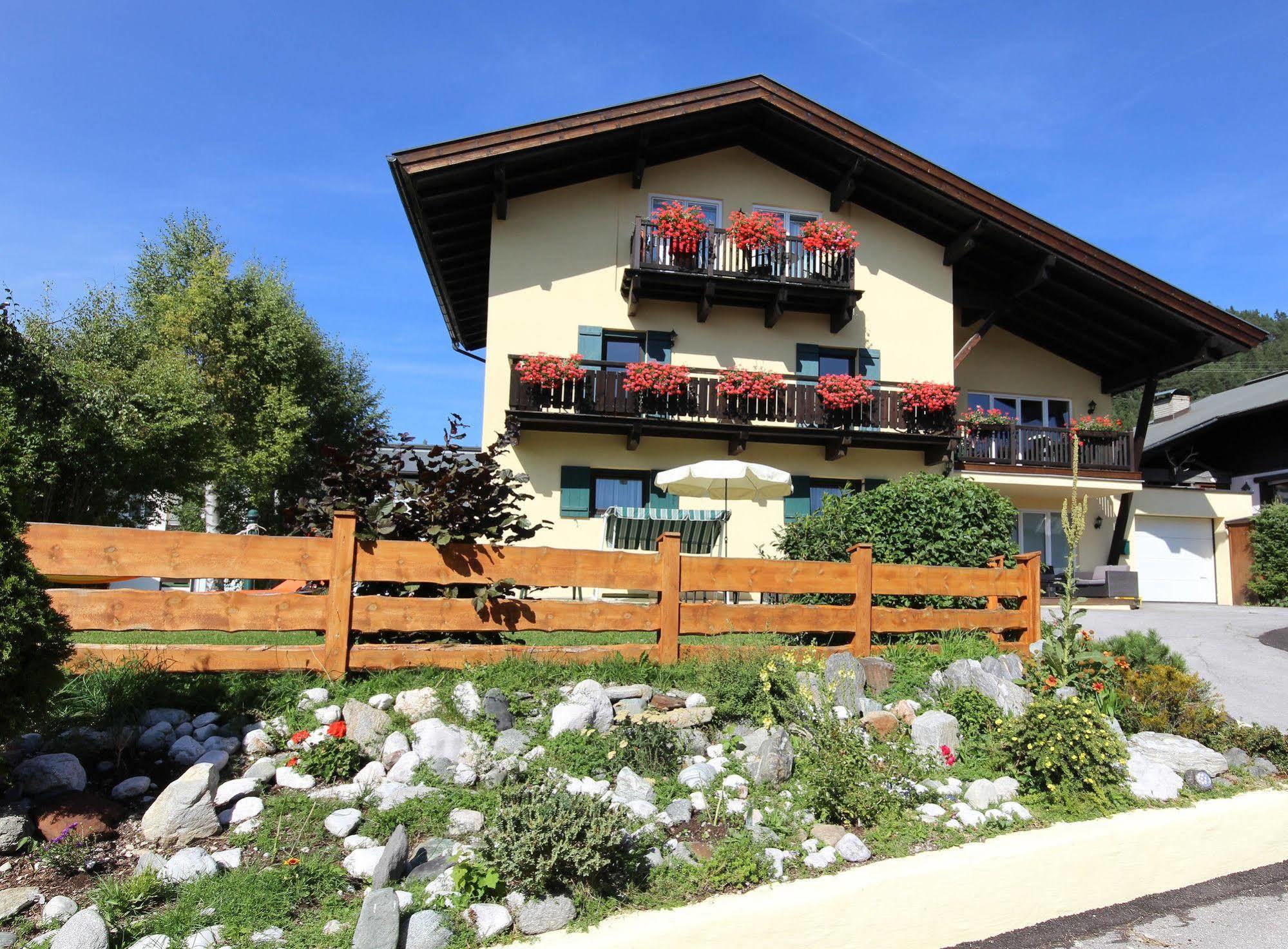 Alpenlandhaus Menardi ゼーフェルト・イン・チロル エクステリア 写真