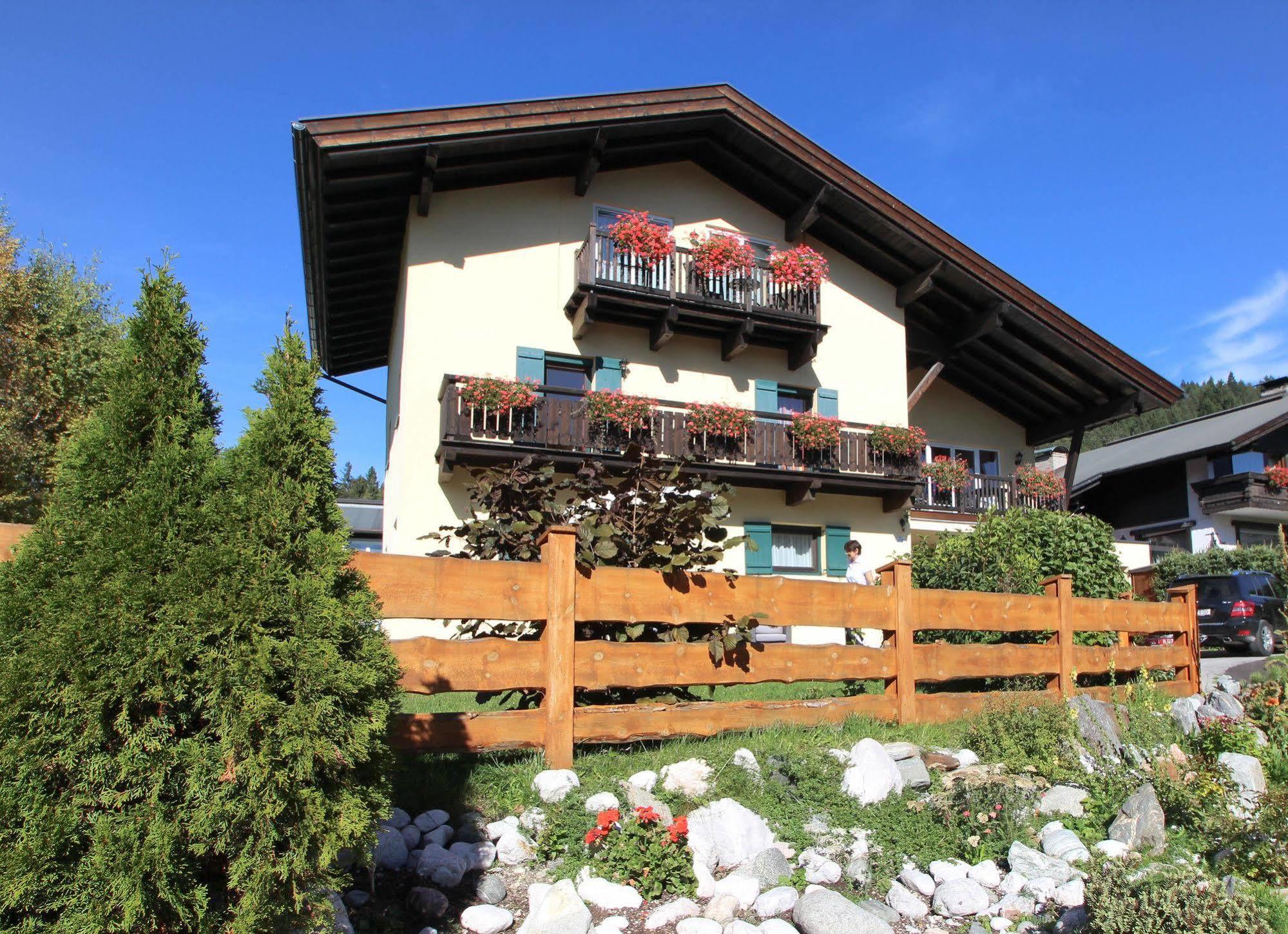 Alpenlandhaus Menardi ゼーフェルト・イン・チロル エクステリア 写真