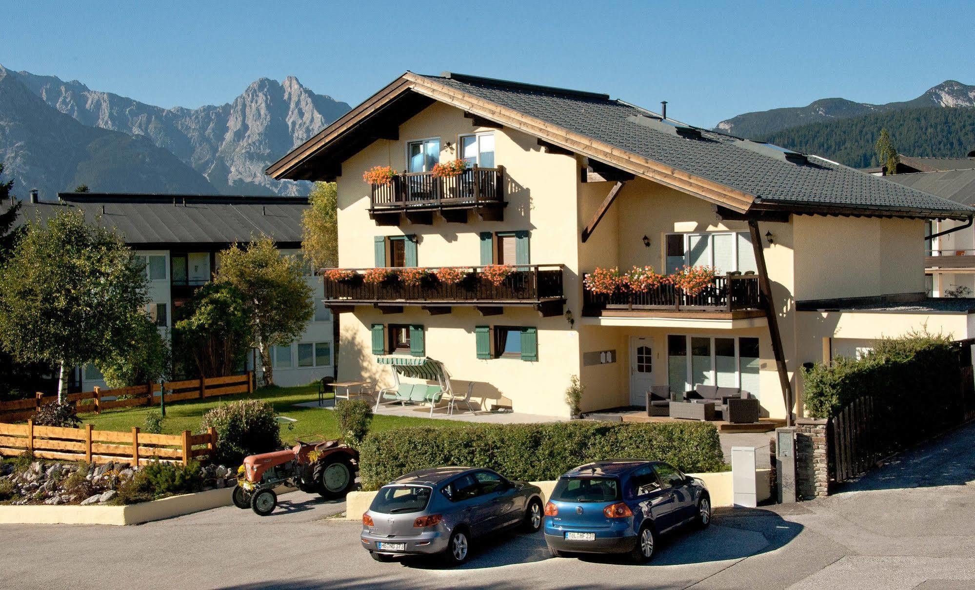 Alpenlandhaus Menardi ゼーフェルト・イン・チロル エクステリア 写真
